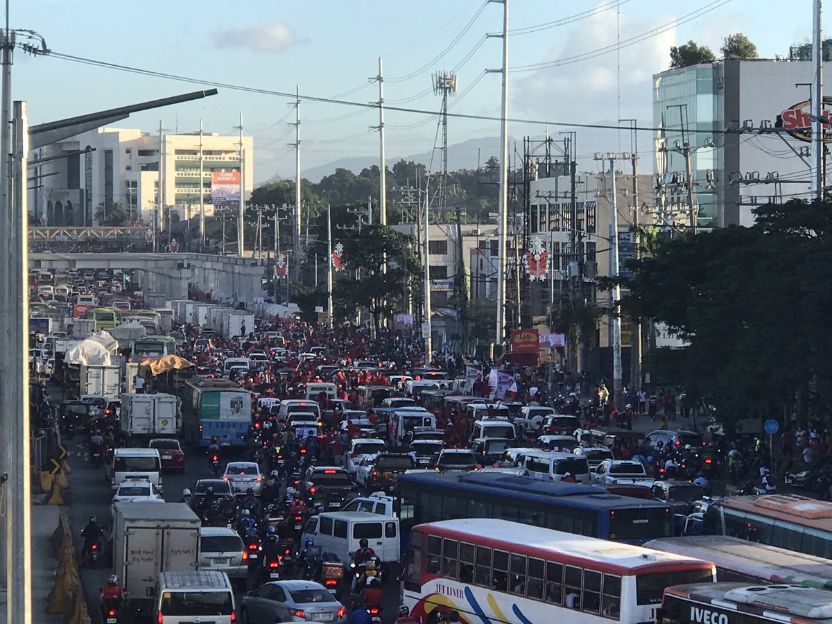Duterterrific's tweet photo. ATM Uniteam BBM SARA Caravan QC β€οΈππ΅π #QCFORBBMSARA #QCforDefensor https://t.co/3IwAdJ57X5