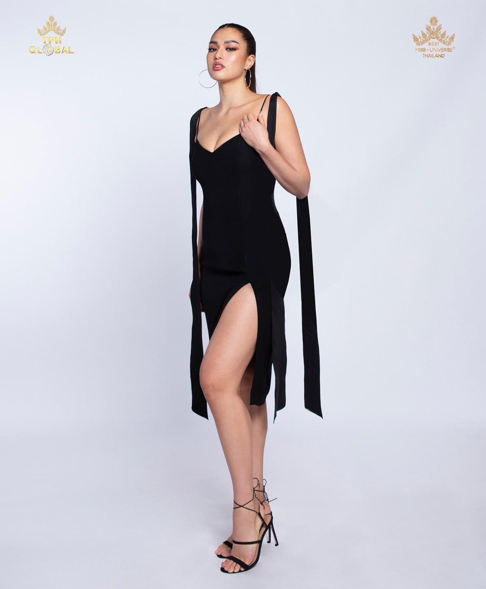 Anisproud's tweet image. #RealSizeBeauty น้องแอนชิลีสวยมากนะ สูงโปร่ง อวบมีน้ำมีนวล รูปลักษณ์ทรงมิสยูนิเวิร์สเลยจ้า คล้ายๆกับ 
(Ann look like) Gabriella Isler, Paulina Vega หรือ Andrea Meza 
น้องมงได้ค่ะ👸 #MissUniverse #AnchileeScottKemmis #แอนชิลี