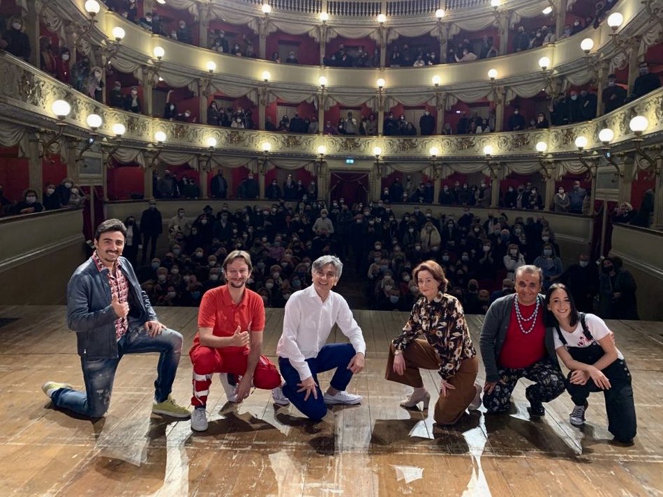 Prima al Teatro Garibaldi di Santa Maria Capua Vetere. Grazieee!!❤️🍕 #napoletanoefammenapizza #tounèe #soldout #teatro #teatrogaribaldi