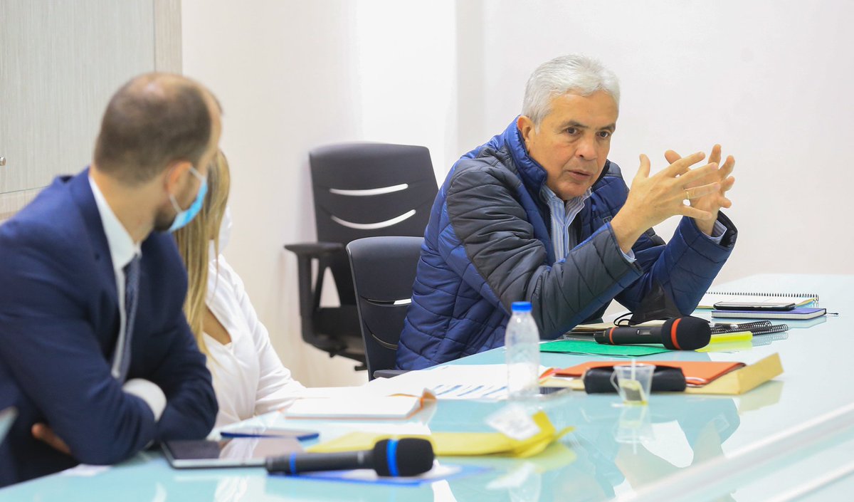ViceVenezuela's tweet photo. #EnFotos || Dando cumplimiento a las indicaciones del Pdte. @NicolasMaduro, este martes la Vicepdta. @delcyrodriguezv lideró una reunión con los representantes de la cartera productiva, a fin de revisar los financiamientos dirigidos a la producción de alimentos.

#7Dic https://t.co/usg7NB1sS5