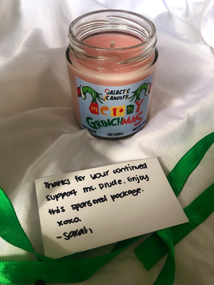 stolenchanell's tweet photo. this smells absolutely INCREDIBLE ty @galacticcandles 🥺🥰
ps. the scent is sugar cookie! + you can mix &amp; match flavors &amp; colours https://t.co/aL1oNv9wSp