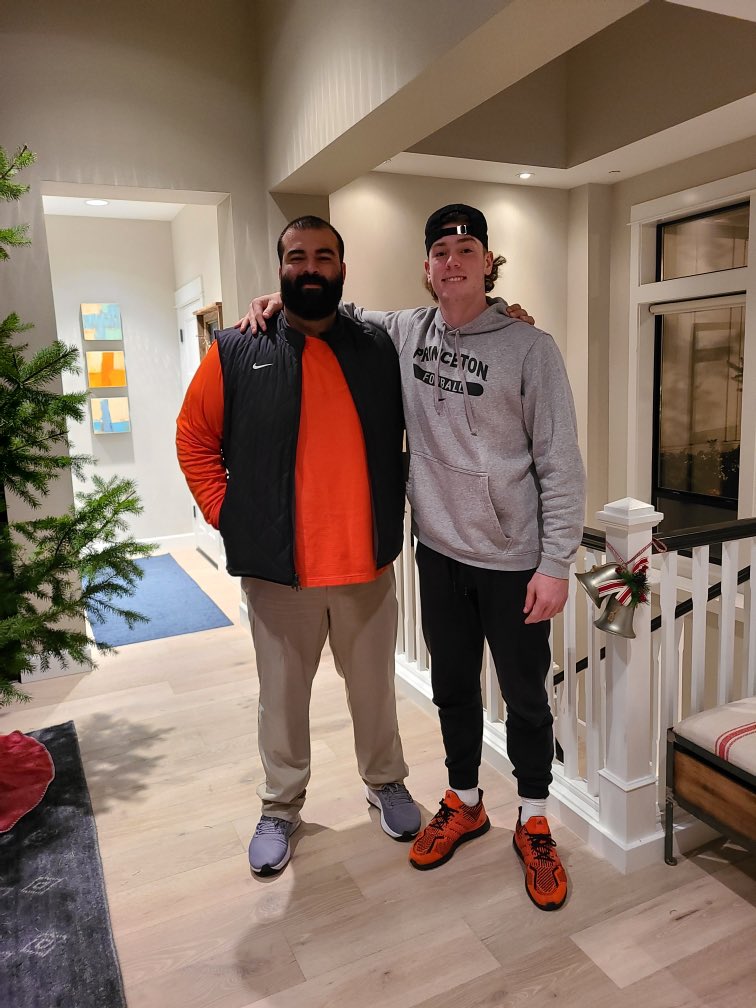 Appreciate <a href="/CoachCuevas78/">Brandon Cuevas</a> for coming all the way to OR to meet, and spend time with my family’s and I! And, shoutout to <a href="/Coach_Flinn/">Brian Flinn🤫</a> for making the flight out here to meet with me last week. Means a lot! OV this weekend… #NA22AU #gotigers <a href="/PrincetonFTBL/">Princeton Football</a>