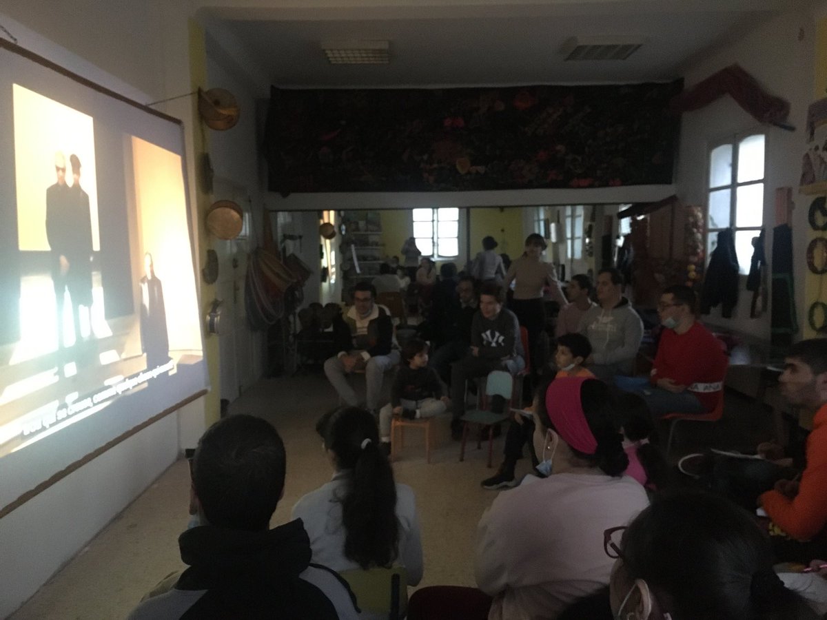 Asso_Chams's tweet photo. Atelier de #theatre 🎭 projection de film https://t.co/IHr5AObiJF