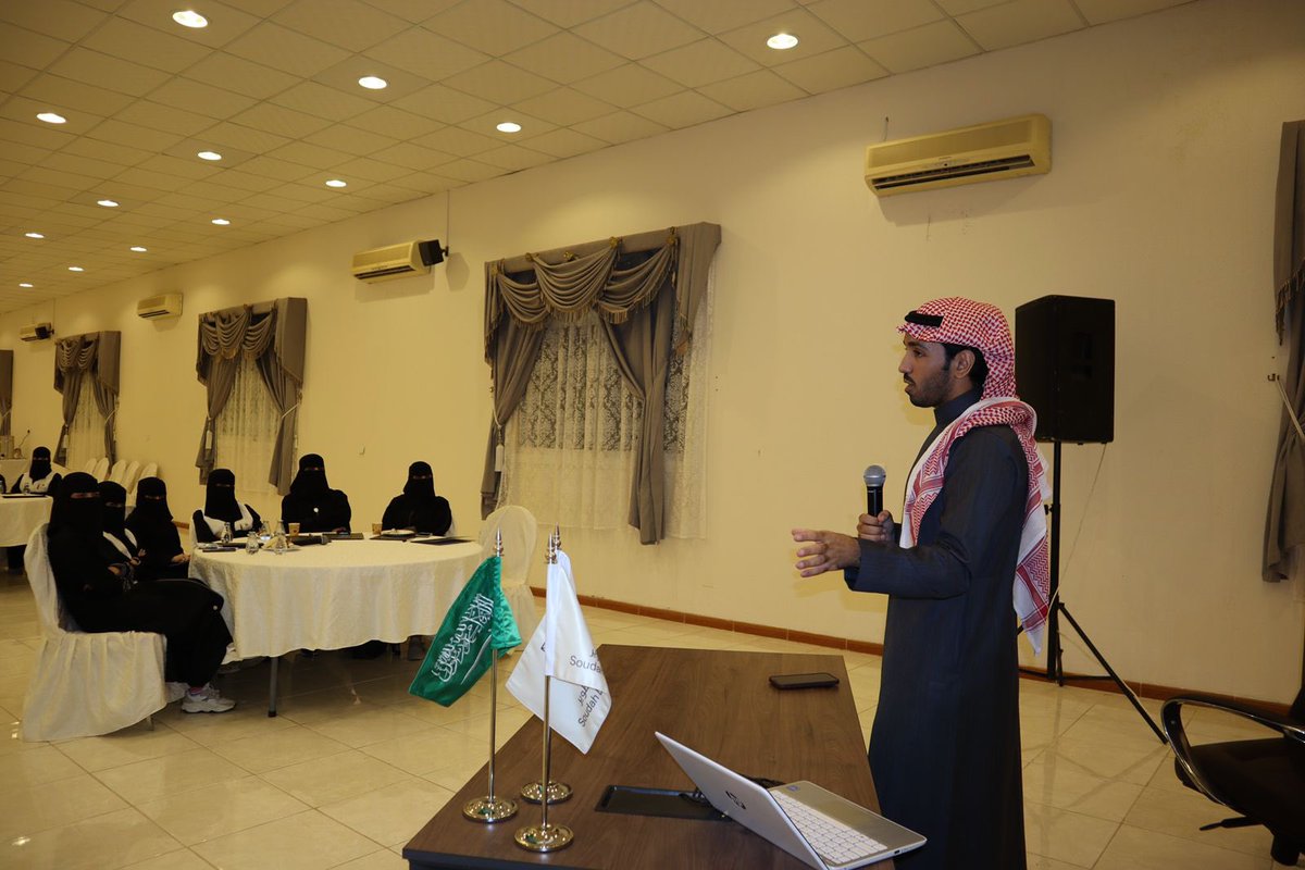 friq_alm3's tweet photo. يشارك فريق أصدقاء ألمع التطوعي في الدورات التي نظمها فريق تطوير السودة بعنوان "الضيافة السعودية" و "التطوع وأثره في التنمية"وهي برامج تدريبية لتأهيل الفرق التطوعية من المجتمع المحلي في قطاع السياحة .#المنصة_الوطنية_للعمل_التطوعي
 #مستقبلنا_شبابنا
#رجال_ألمع
#اليوم_العالمي_للتطوع https://t.co/w0jB0Bw0NP
