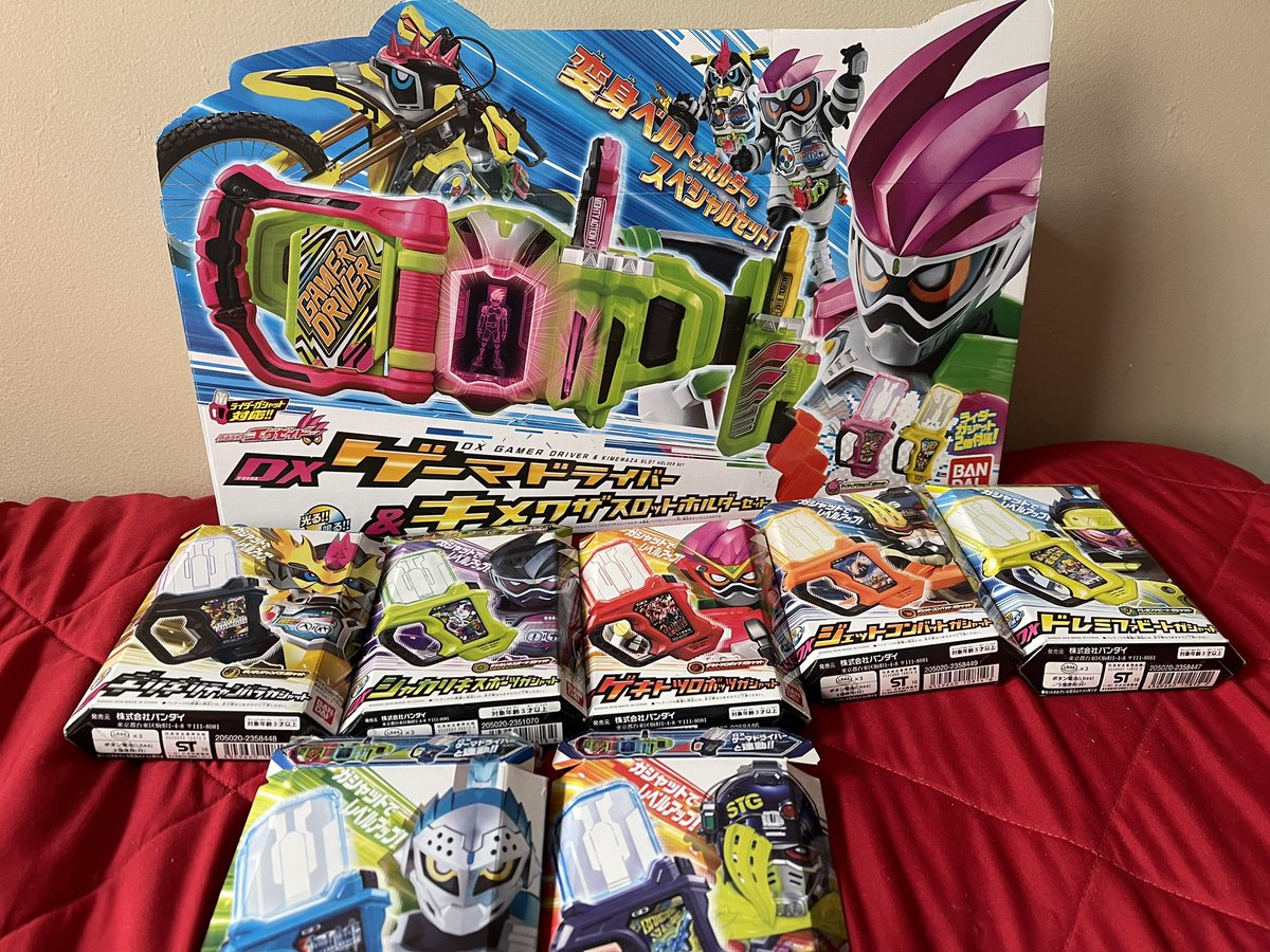 MrCooper92's tweet photo. Hello everyone! As promised, here is everything that I am selling this holiday season. Check it out!

Dino Charge figures $36
Gokai Celluar $30
Mobirates $40 (6 Ranger Keys-Abaranger &amp; Kakuranger)
Gamer Driver $130 https://t.co/j0x4whGvFw