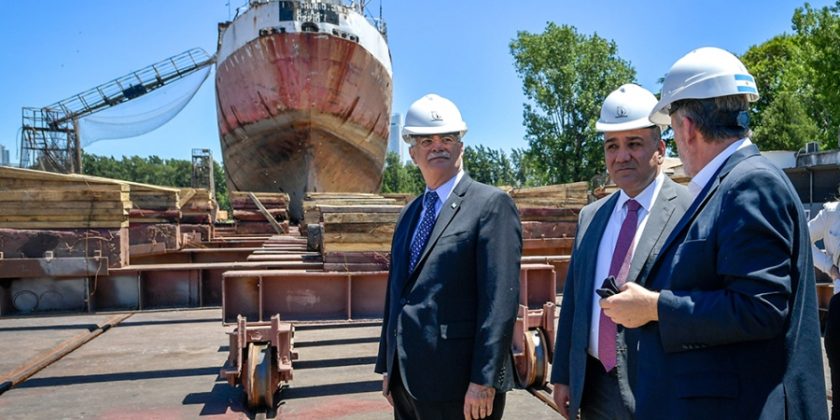 Manzur y Taiana participaron de la firma de un contrato para la construcción de un buque pesquero
Se trata de un acuerdo entre el astillero Tandanor y la empresa Red Chamber Argentina para hacer un barco “fresquero...
(InfoEnsenada)
@InfoEnsenada
infoensenadanoticias.com.ar/manzur-y-taian…