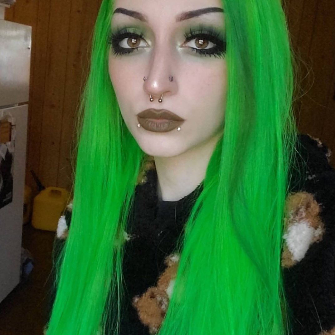 bodycandy's tweet photo. 💚✨Green Goddess ✨💚
https://t.co/Ji6KtEAE23 | @g.hosts
#bodycandy #bodyjewelry #septum #bodycandybabe #snakebites #nosering https://t.co/VT2Rguprm3