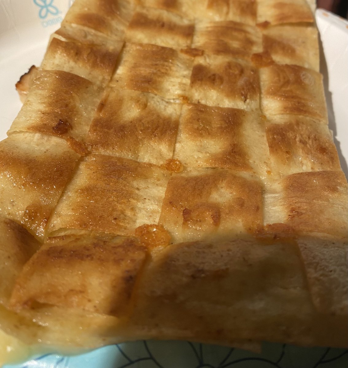 Low carb (@cutdacarb) weaved quesadilla with sliced rosemary balsamic chicken, sharp cheddar, onions, peppers and mushrooms. It was a little bit of a what was left in the fridge night but served with some sour cream and salsa it was a win!! 🤤#creativeyums #dadapproved