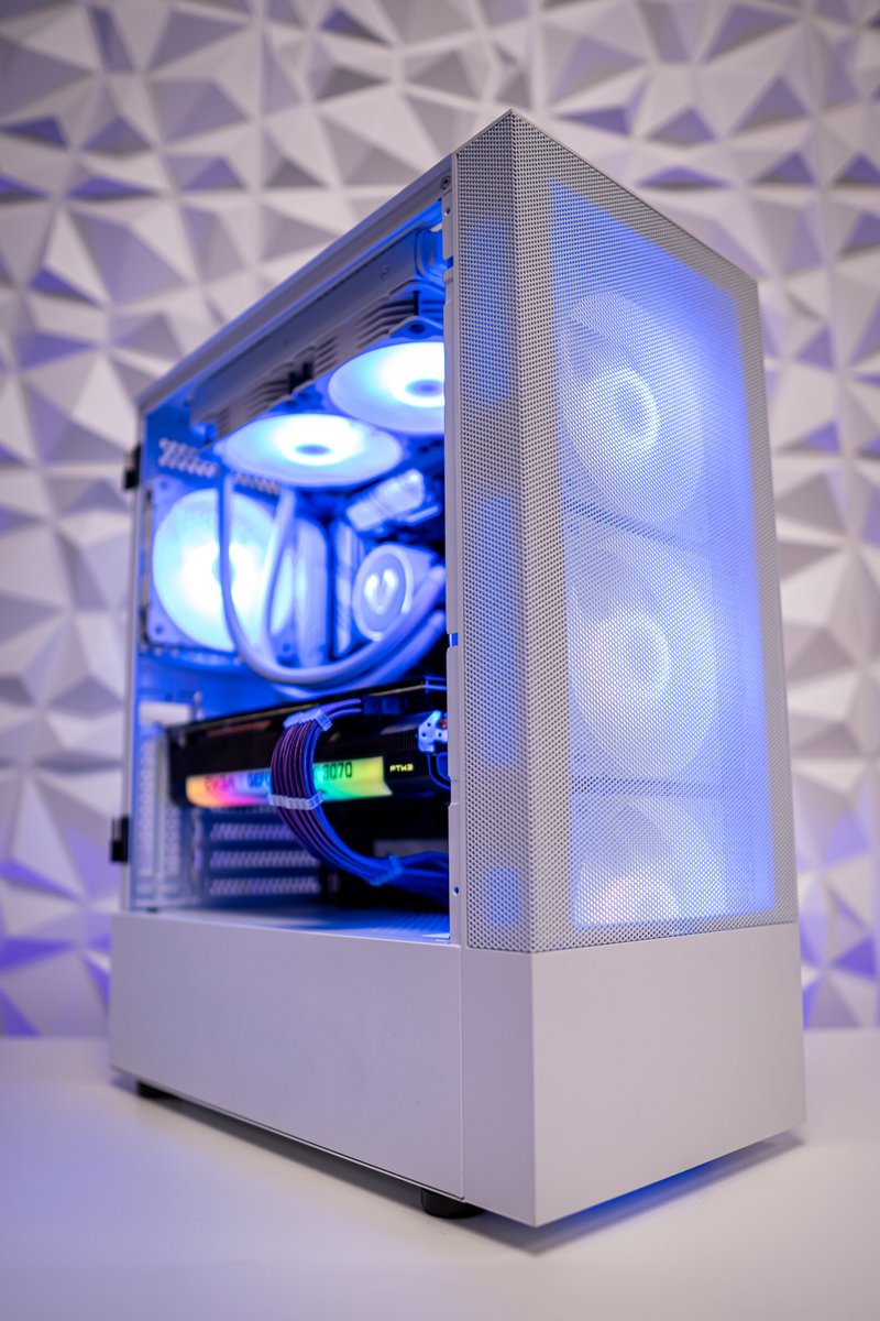 StinceBuilt's tweet image. This build is absolutely fire. 🔥

Who&apos;s NEXT?! ✅
stincebuilt.com/lets-build 

#StinceBuilt #CustomPCs