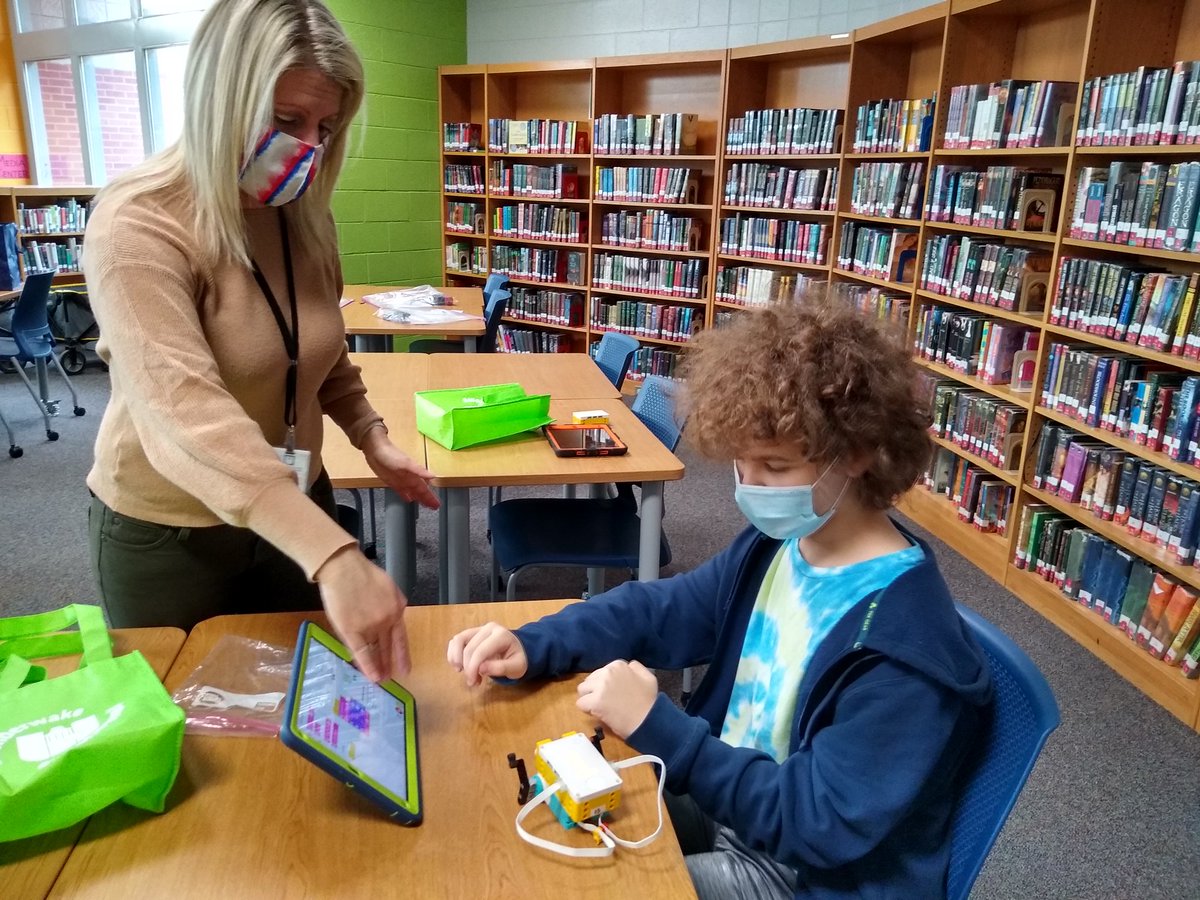 DRMSMedia's tweet image. We had a fabulous day with DLCs leading amazing code & go stations for #ComputerScienceWeek. I know Ss loved tinkering and problem solving with the robots since many kept asking when we were doing stations again. Thank you so much @roddywood and @wcpsstech. #WonderWake
