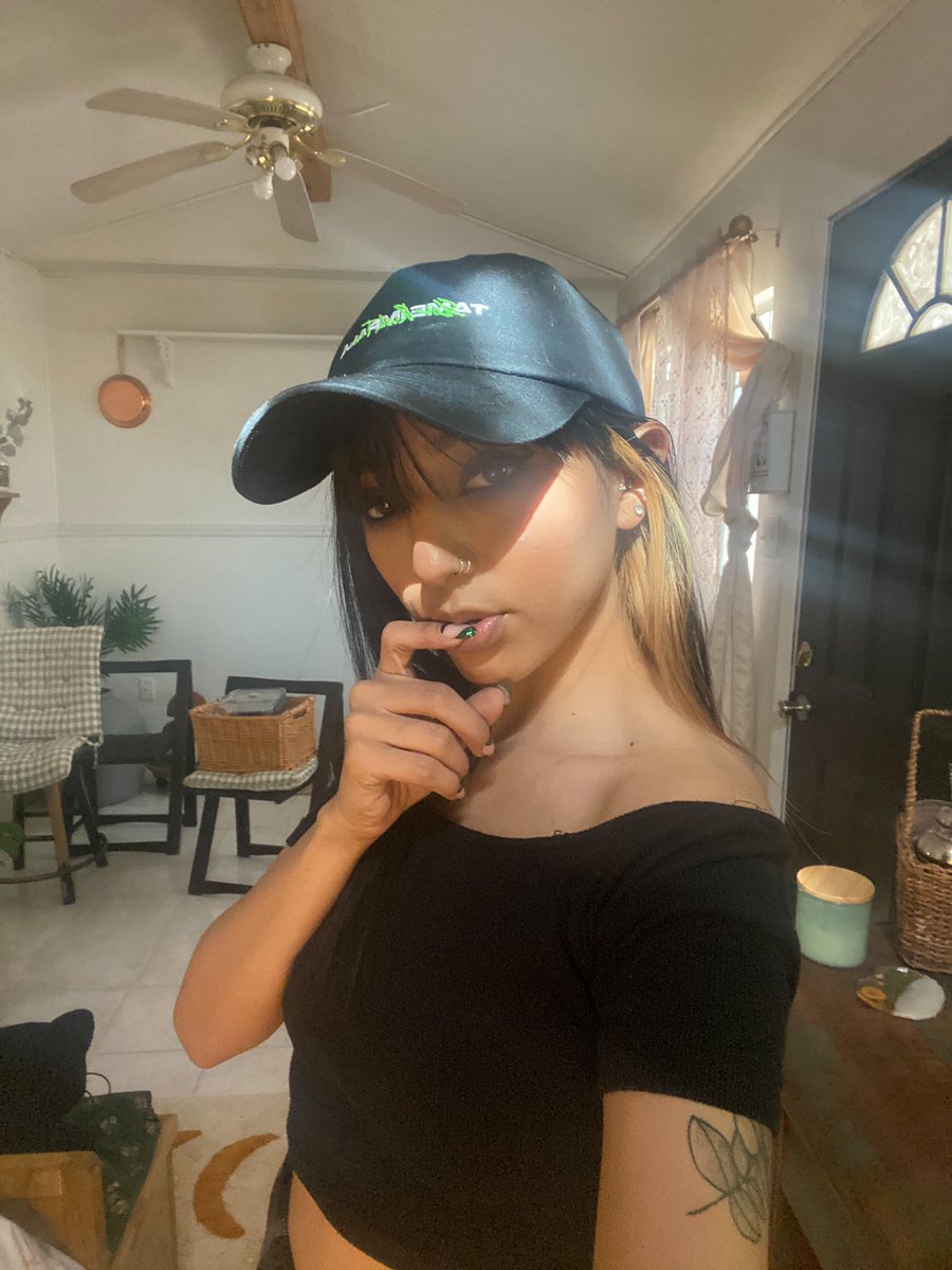 kernelkoala's tweet photo. París’ casita has the best lighting %uwu% https://t.co/XOjNyYDSBL
