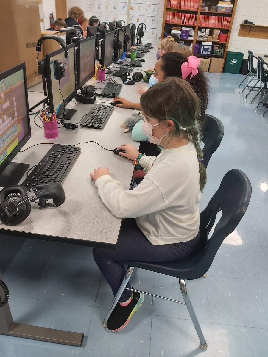 eliseneill's tweet image. #csedweek2021 #csedweek2021photos splash clash with codespark academy! @codesparkapp