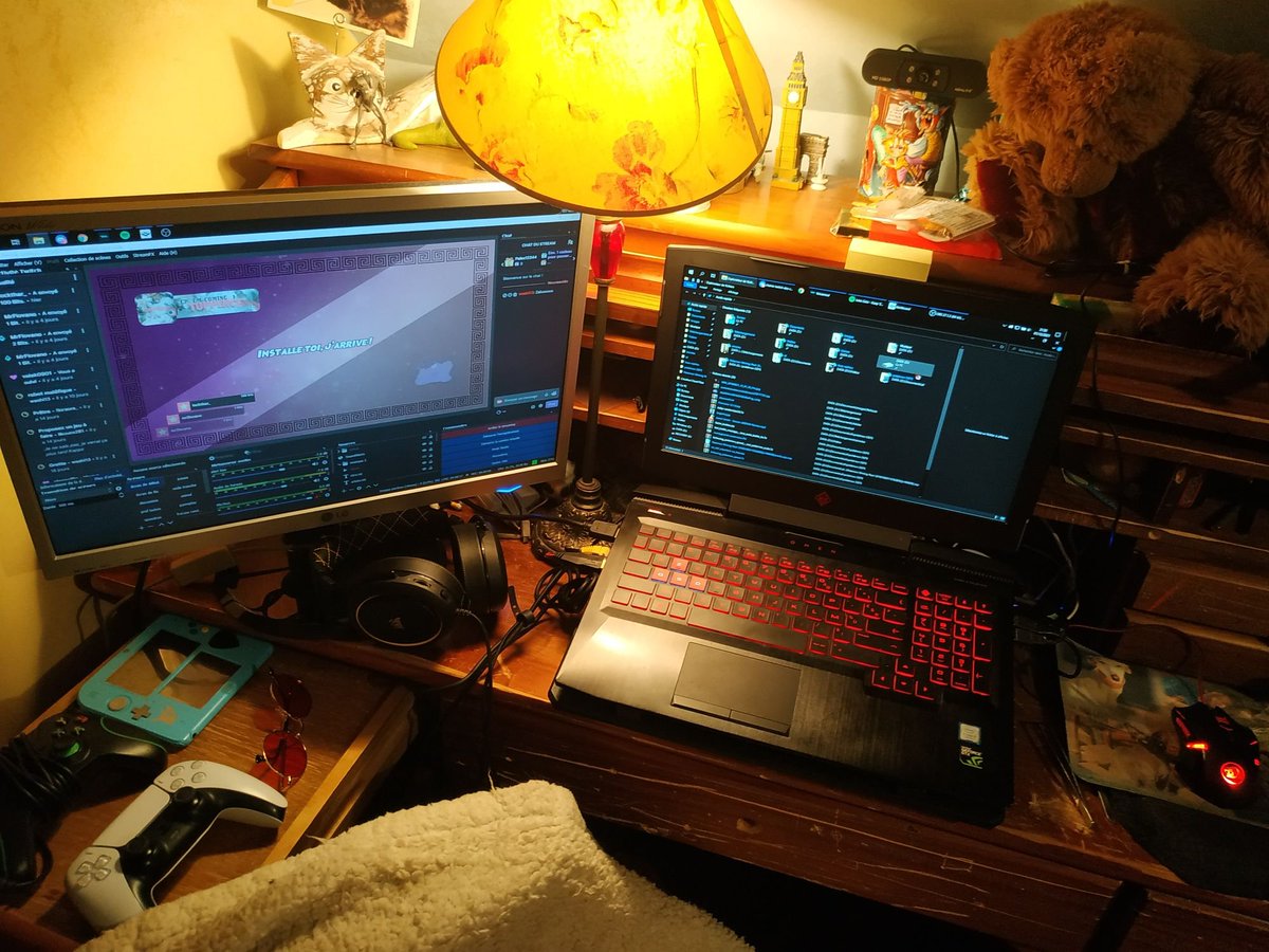 Zeus_02_'s tweet image. éclairage du bled un peu
l&apos;ampoule rouge c&apos;est une ampoule à baïonnette 
et soon le bras de micro
#philipshue #smartlightning