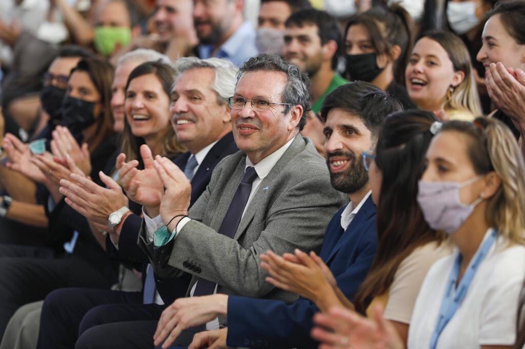 unionxlapatria's tweet photo. • @alferdez relanzó el programa #MásCultura en Tecnópolis. ❤️

➡️ Más de 400 mil jóvenes podrán acceder a bienes y actividades culturales, promoviendo las industrias y el trabajo de este sector. ✌🏻

#ArgentinaAvanza 🇦🇷 https://t.co/JrZ75fYG5m
