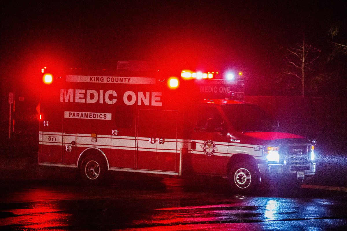DJSonstengphoto's tweet photo. Day 340 - 12/06/21
Medic 8 departing station 64 in Federal Way for a CPR in progress.
@KingCoMedicOne @IAFF2595 @MedicOneFndn
#kingcountyparamedics #kingcountymedicone #paramedic #paramedics #kingcountymedics #medic #priorityresponse #lightsandsirens https://t.co/GCt1BEucZ2