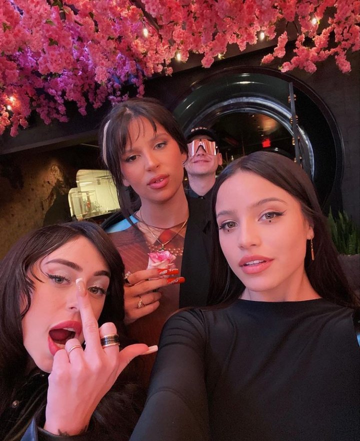 Emilia Mernes Updates on Twitter: "Emilia via Instagram junto a Bizarrap,  Nicki Nicole y Nathy Peluso https://t.co/ZQHfi9en4r" / Twitter