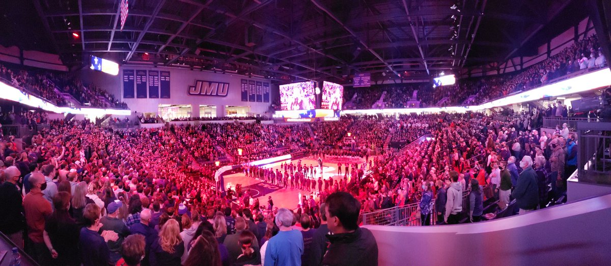 SavannahReger17's tweet photo. Did someone say panorama with the full stadium? https://t.co/DiiID6Ohhz