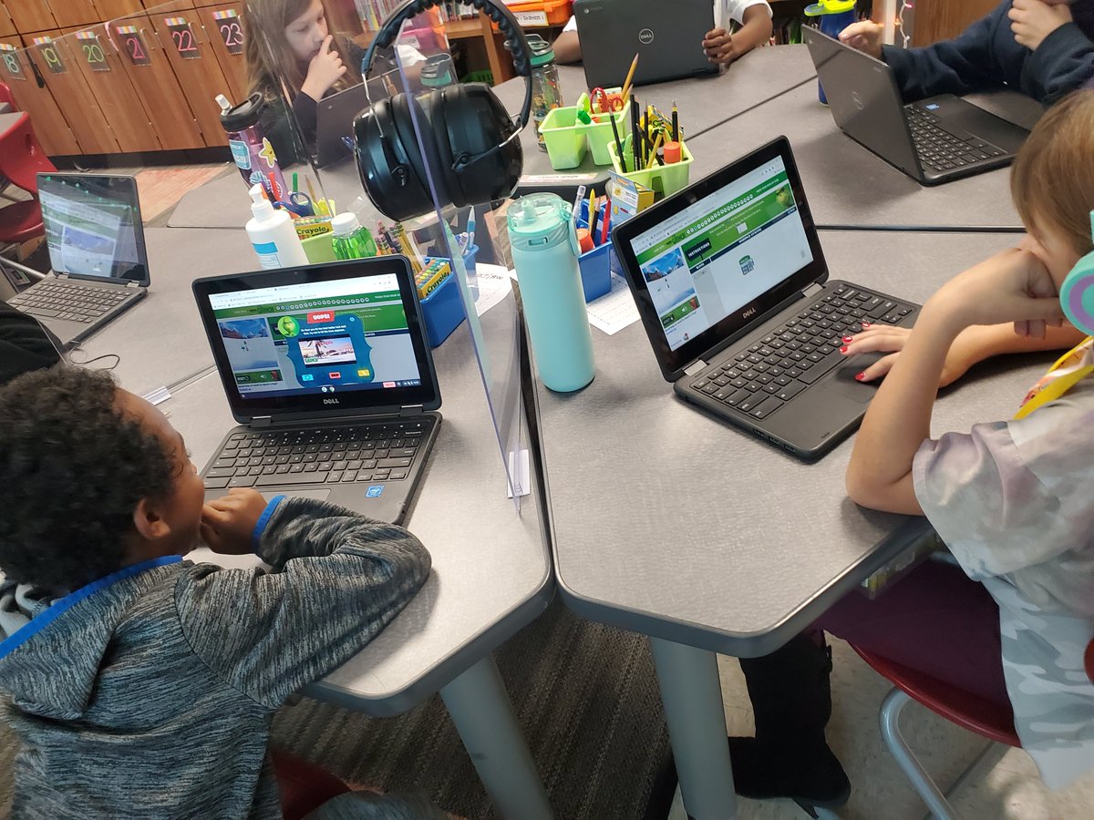 Rockwall_ITS's tweet photo. We love using some of the activities from @codeorg to get our students coding. Look at these kiddos coding some Grinch games and putting on a Dance Party! 🎁🕺💃#HourofCode2021  #risdcodes  Post your coding pictures #HourOfCode https://t.co/PnP9uSy52v