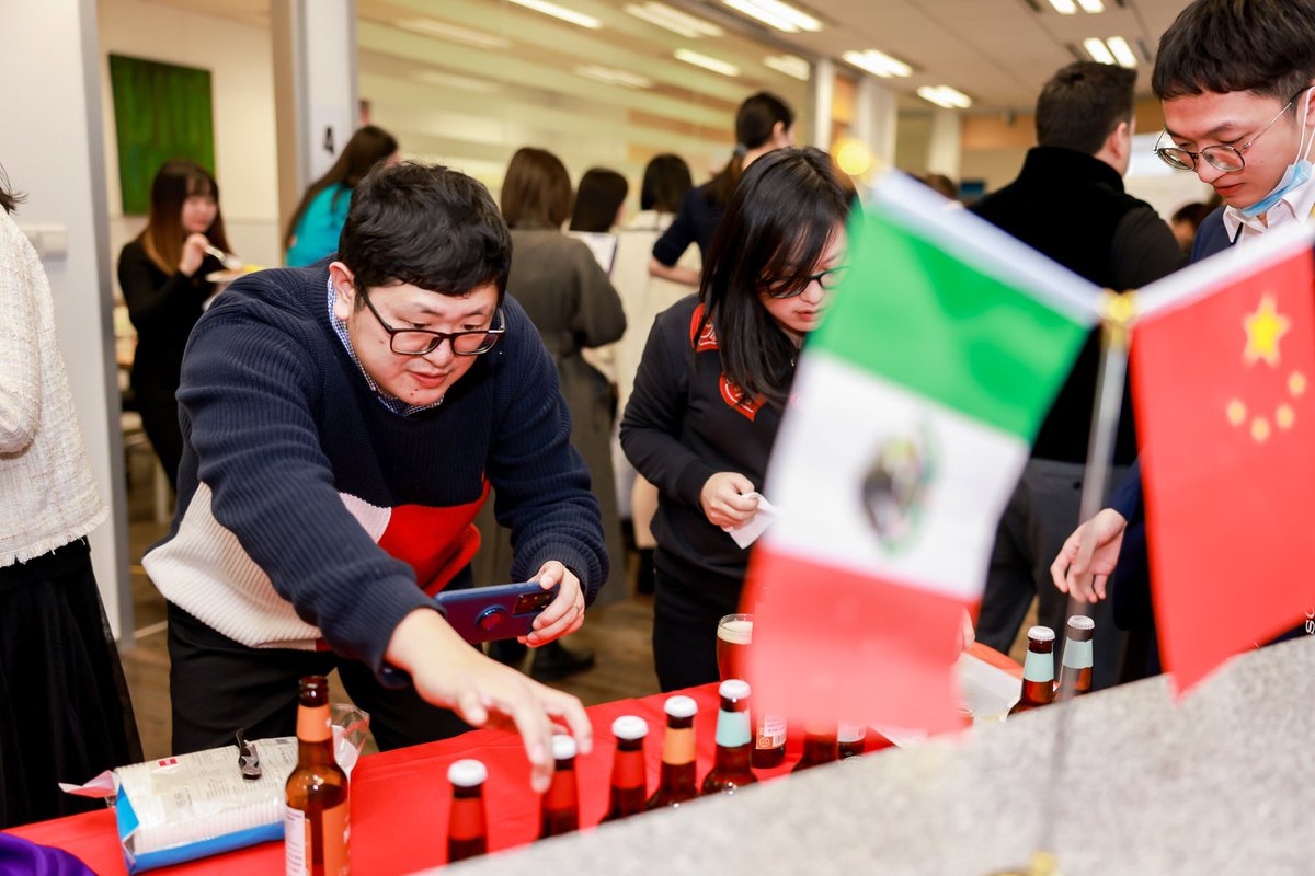 EnriqueAlfaroR's tweet photo. Ahora Jalisco hace presencia en Shanghái, China, con Sabores de México, un evento de promoción comercial en el que ocho empresas de nuestro estado, del sector de alimentos y bebidas, compartirán la esencia de nuestra tierra para generar oportunidades de negocio. https://t.co/dvgXjZOO6z