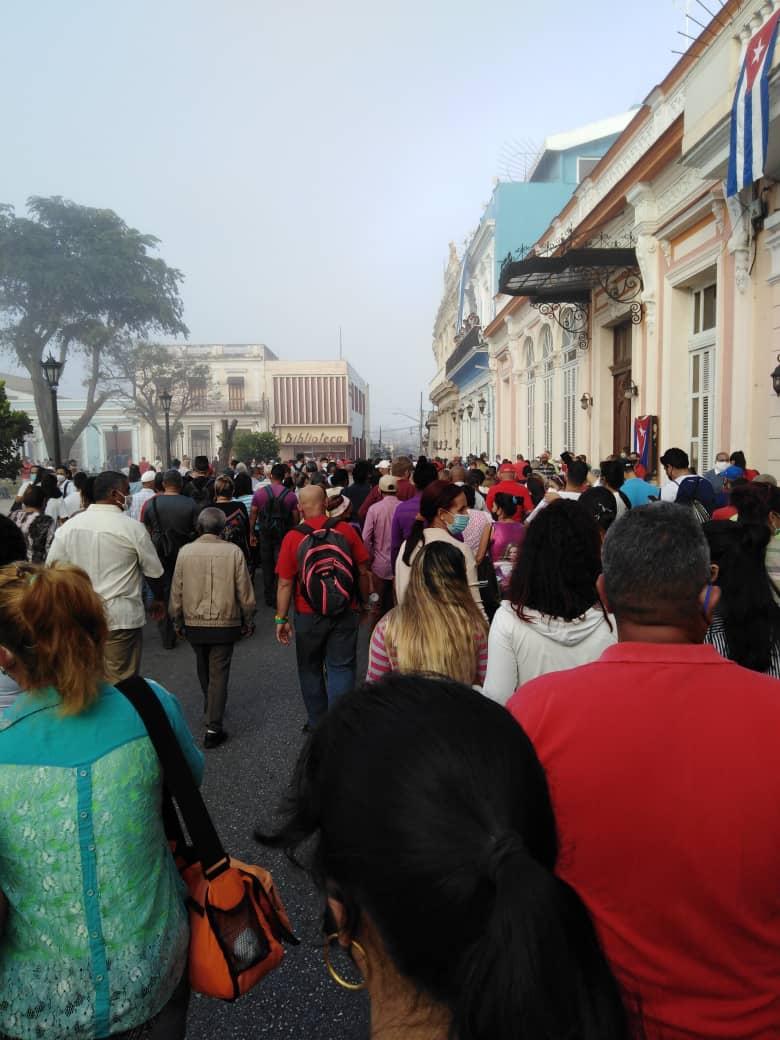 ComercioMatanz1's tweet photo. Peregrinación a todos los Matires caídos en las Misiones Internacionalistas.
#TenemosMemoria
#CubaViveEnSuHistoria
#Matanzas
#MatancerosEnVictoria https://t.co/EGlIbrceCU