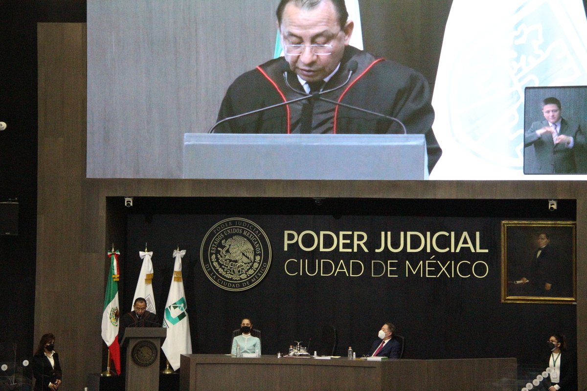 NotLopezJuarez's tweet photo. Felicito al @MagRafaelGuerra por la presentación de su Tercer Informe de Labores como presidente de la #PJCDMX, con importantes resultados en la modernización del Poder Judicial en pro de garantizar la justicia a los capitalinos ¡enhorabuena! https://t.co/RbGHdGZxtb