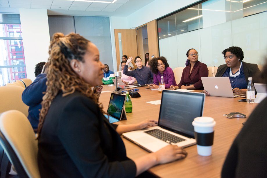 GetintheKnowBC's tweet photo. Lack of advancement, flexibility, and pay equity continue to disproportionately effect women of colour in Canada, and may become harder to break through, says says Carolyn Levy, chief diversity officer at @RandstadCanada. Read more at: https://t.co/5ypofZ9zQA https://t.co/Eqv5gzh5Wa