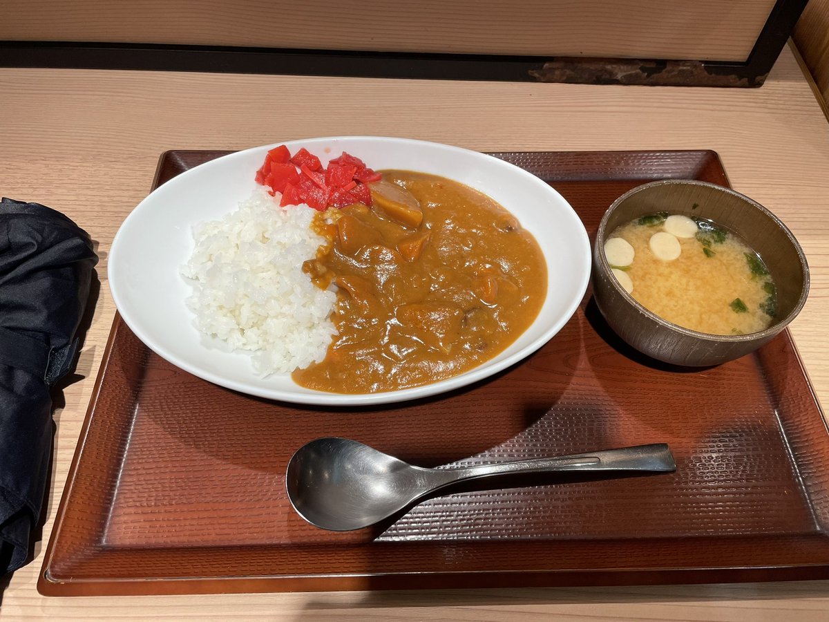 mirohim1's tweet photo. 皆さんおはようございます！
今日は朝からとんでもなくお腹空いており、駅で朝カレー！400円で美味しく、しっかりボリュームあり(^ ^) 
これはかなりおすすめでございます！！
今日も皆さんにとって素敵な1日でありますように…♪
#おはようございます #朝カレー #わおん #断酒 #禁酒 https://t.co/vIeVivlb6A
