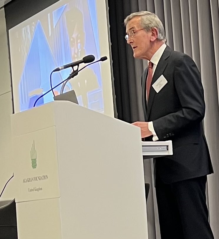 MattReedAKDN's tweet photo. The ever incisive - and entertaining - #NeilMacGregor delivering the Palliser Lecture tonight with ⁦@SalzburgGlobal⁩ at the #AgaKhanCentre https://t.co/523rTBtJoj
