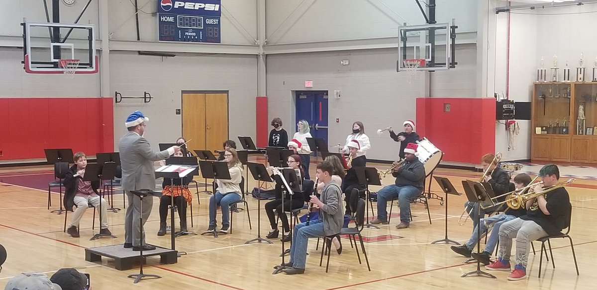 StacyBStory's tweet photo. Wonderful Band Concert! Thank you, Mr. Holland and all the talented Eagle musicians! What a great night!🙌🦅🎉 https://t.co/SlLJXevdPF