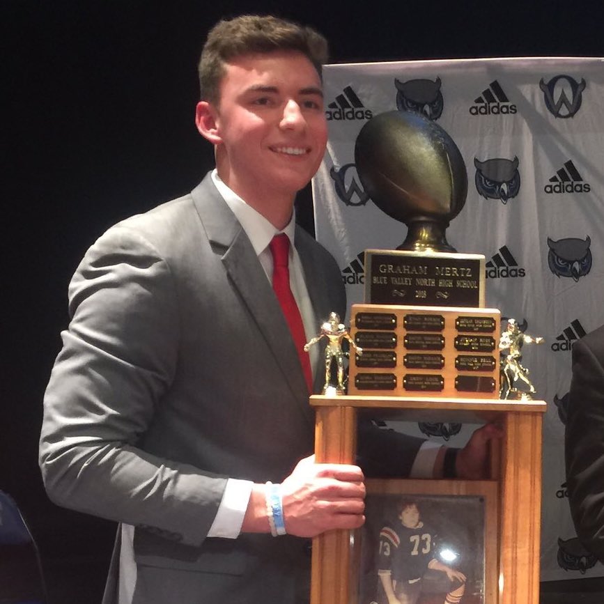 Epic7Midwest's tweet photo. Blue Valley Northwest QB Mikey Pauley is the fourth #Epic7Midwest alum to hoist the Thomas A. Simone Award as the Most Outstanding Player in Kansas City. The future #Huskers freshman joins Arland Bruce IV, Graham Mertz, and Julian Ross. Congratulations Mikey #Epic7FAMILY https://t.co/mMlkuApPpm