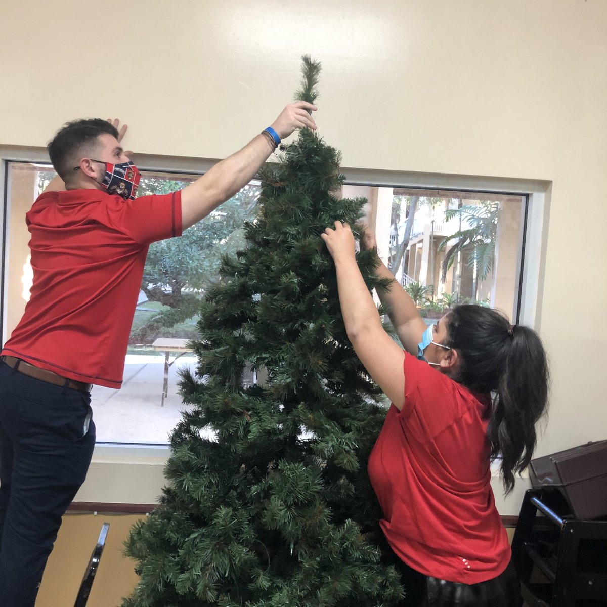 FlaPanthersCARE's tweet photo. Today our #FlaPanthers staff volunteered with @BrwdPartnership to assist with decorating the Central Homeless Assistance Center in Fort Lauderdale, which houses people and families experiencing homelessness, for the holiday season. 🎄❤️🔔 https://t.co/zbIy6hmRtT