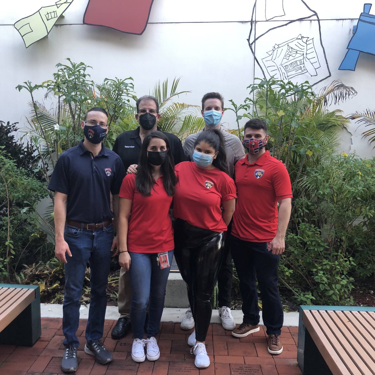 FlaPanthersCARE's tweet photo. Today our #FlaPanthers staff volunteered with @BrwdPartnership to assist with decorating the Central Homeless Assistance Center in Fort Lauderdale, which houses people and families experiencing homelessness, for the holiday season. 🎄❤️🔔 https://t.co/zbIy6hmRtT