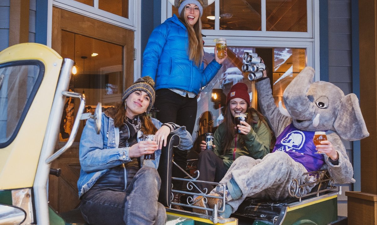 Melvinbrewing's tweet photo. All aboard! This tuk tuk is bound for Thai Me Up. 

Back with fresh house beers and a new skid special, Thai Me Up returns this week after their brief break.

#ThaiMeUp #JacksonHole #VisitJacksonHole https://t.co/f3hmtntyWM