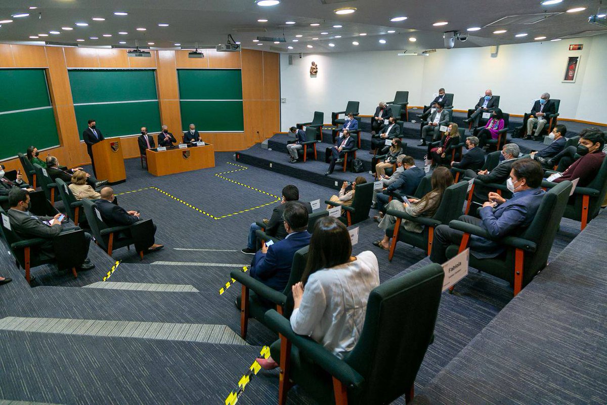 LorenzoFAlonso's tweet photo. Enhorabuena a los participantes del Programa Consejos en Acción #CDMX, quienes tras 9 módulos en línea y uno presencial, concluyeron exitosamente esta experiencia.
#SomosIPADE #TheWorldCalls #ClaustroIPADE https://t.co/MXxg9Fr0dY