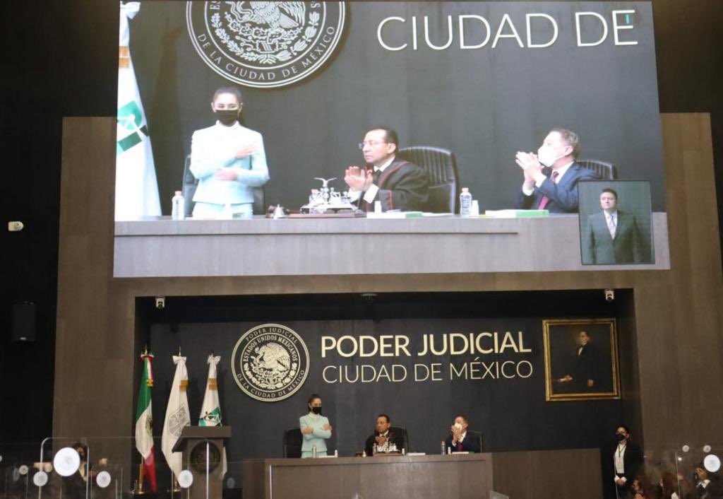 GuadalupeMorRub's tweet photo. Acudí al #3erInformeDeLabores de @MagRafaelGuerra 🤩saludé con gusto a diferentes autoridades, entre ellos
@ErnestinaGodoy_ fiscal de la #CDMX así como Secretario de Gobierno @martibatres ¡enhorabuena! 🤩🇲🇽👏🏻 https://t.co/wsRalrPAxO