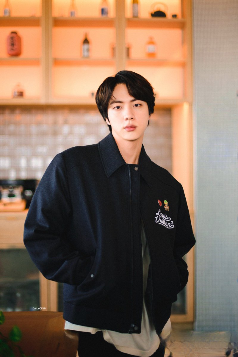 dailyofjin's tweet photo. HE'S SO FINE https://t.co/h7eUA12AZZ
