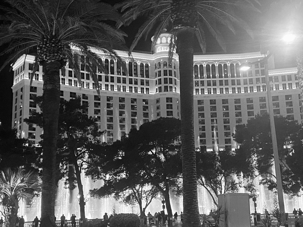 I have a mild obsession with black and white photos. #blackandwhitephotography #Vegas #fountain #Travel