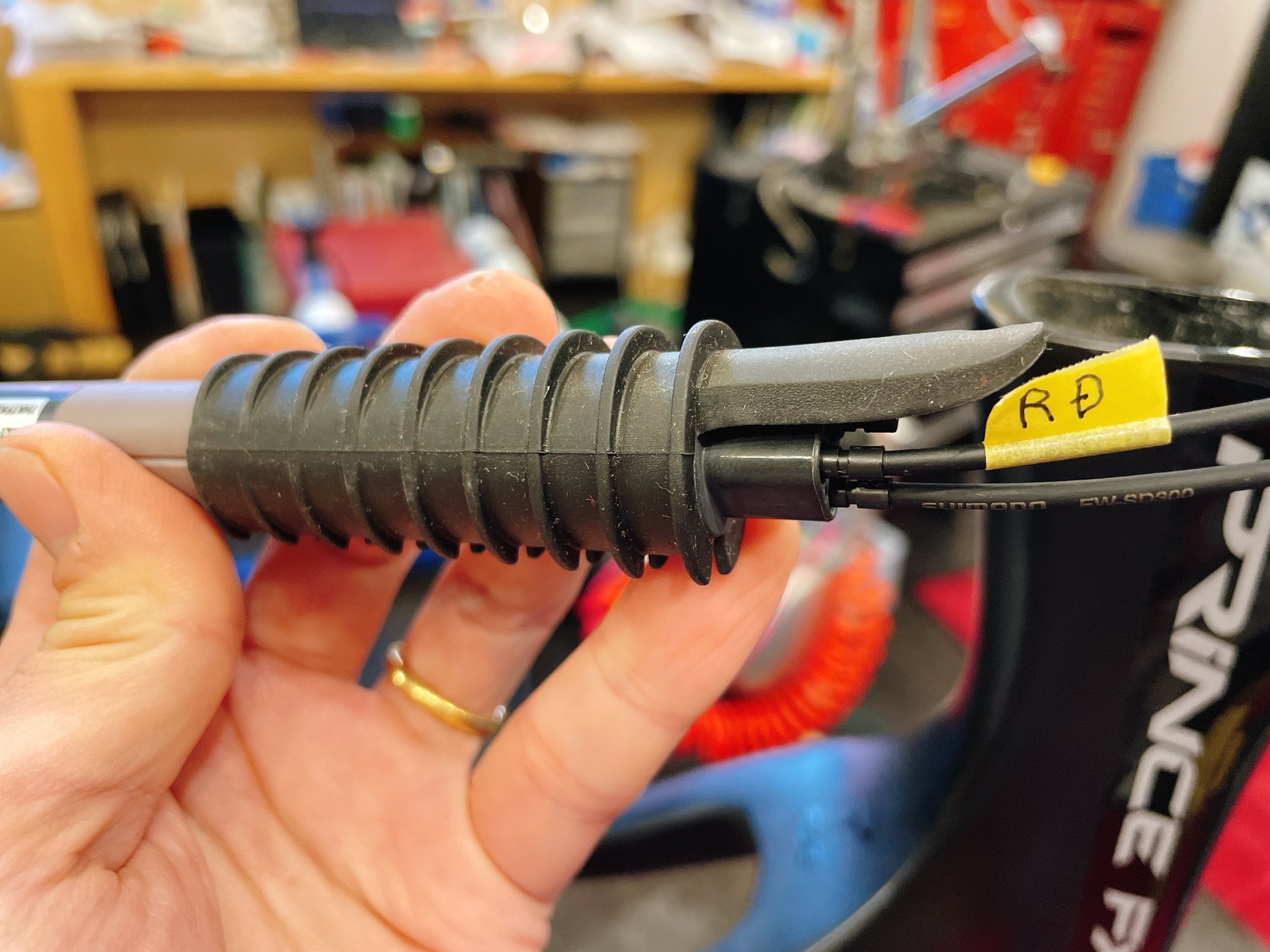 PINARELLO Di2バッテリーホルダー