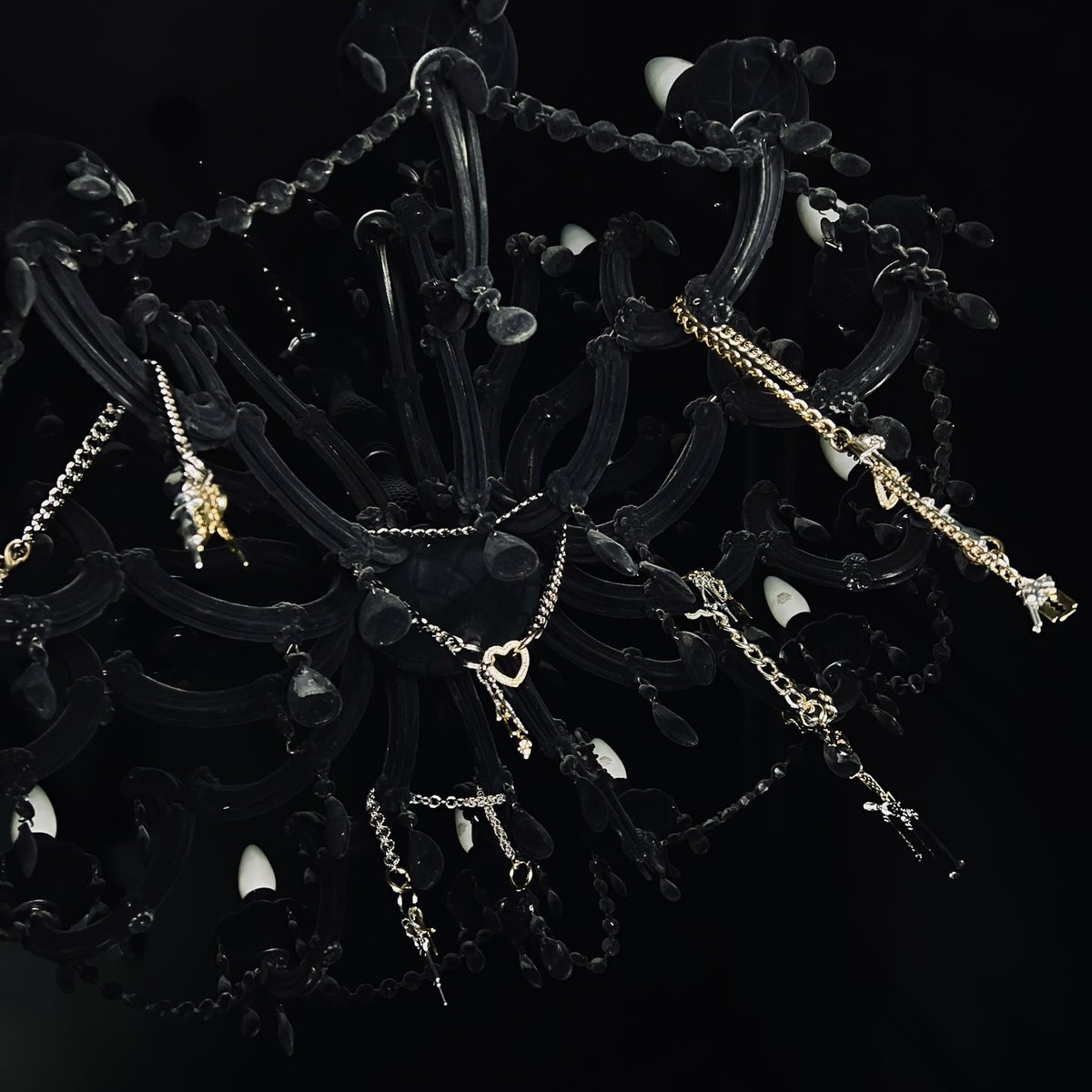 A sign from above…..have you been to our atelier to see our latest collection?
.
.
.
.
.
#heartofbone #lovedbytheloyal #badassbespoke #badbunny #punkaf #fashion #jewellery #instastyle #bling #drip #fire #slay #walletchains #goth #jewelry #chain #charms