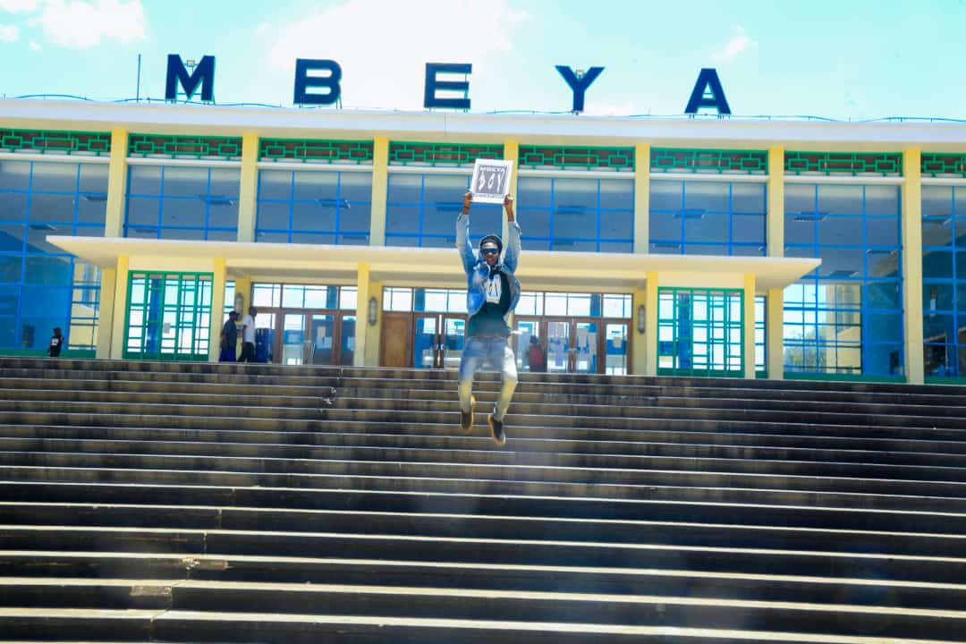 Glorympayo's tweet photo. Wanangu wa mbrya ni kwamba @Mbeya_Boy2020  ameandaa #MBEYABRANDTOUR ni tarehe 12 /12 siyo ya kukosa  njoo utapata na t shirt 👕 kali kutoka @Mbeya_Boy2020  tupigie kwa maelezo zaid 0762446265 https://t.co/wqQSVlcsCq