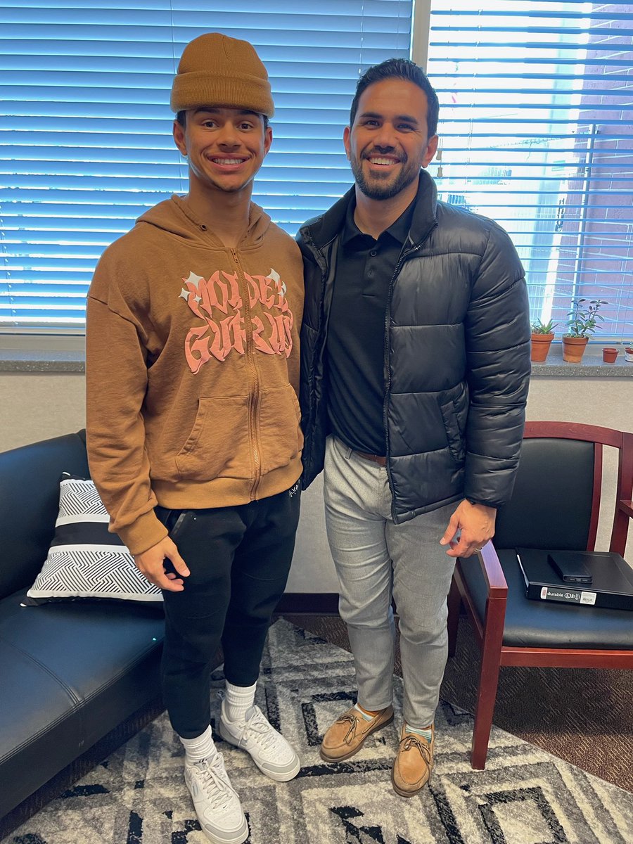 iamkobecarter's tweet photo. Met and spoke with coach @ursua05 today. 
Thank you for the talk! 
@JeffHigginson @hills_salem 
@weberstatefb https://t.co/29R6Ruzdgd