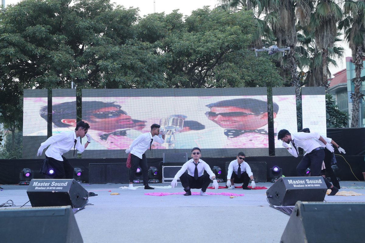 svietofficial's tweet image. SOMETIMES WITH NO EXPRESSIONS YOU CAN WIN HEARTS ❤️ AND THAT&apos;S WHAT THE BOYS OF SVGOI DID....
Lazy Dance Performance given by our craziest boys entertained everybody with their witty dance moves.
#FreshersParty2021 #campuslife #campusfun #freshers2021 #friends #dance #lazydance