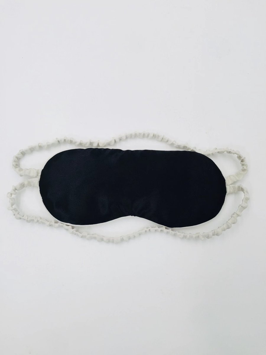 Hellen_Li_'s tweet photo. New design silk eye mask, two elastic silk band.
We export to all over the world. 
Please contact us for more information.
whatsapp: +86 15689701822
email: hellen@glorysilk.com
#mulberrysilk #silkeyemask #silkeyepatch #silkfabric #silkeyemaskdoubleband #silkeyemasktwoband https://t.co/sVytUCpMLL
