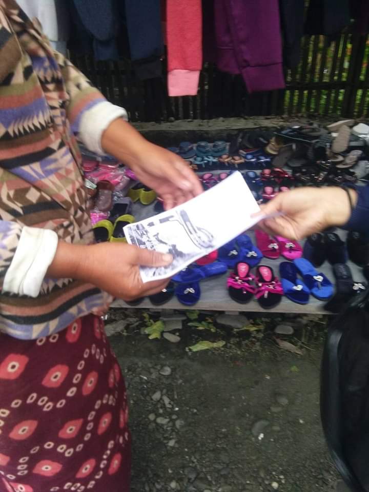 Protesters from the main strike of Kalay City urged local people to take part in the "Silent Strike" which will hold on December 10 by distributing pamphlets.

#Endlmpunity #Dec8Coup
#WhatsHappeningInMyanmar