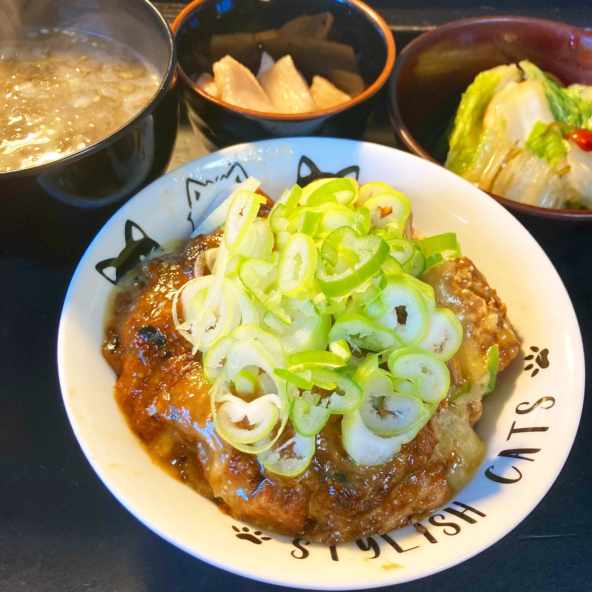 こちら作ってみましたー！鯖味噌とチーズがコクが出て美味しい。
#鯖味噌チーズ焼き 
#白菜の浅漬け #沢庵 #もずくスープ 
#自炊 #cooking #homefood #おうちごはん #料理 #cuisineofsep7 #foodstagram #instafood #料理好きな人と繋がりたい #写真好きな人と繋がりたい #ファインダー越しの私の世界  