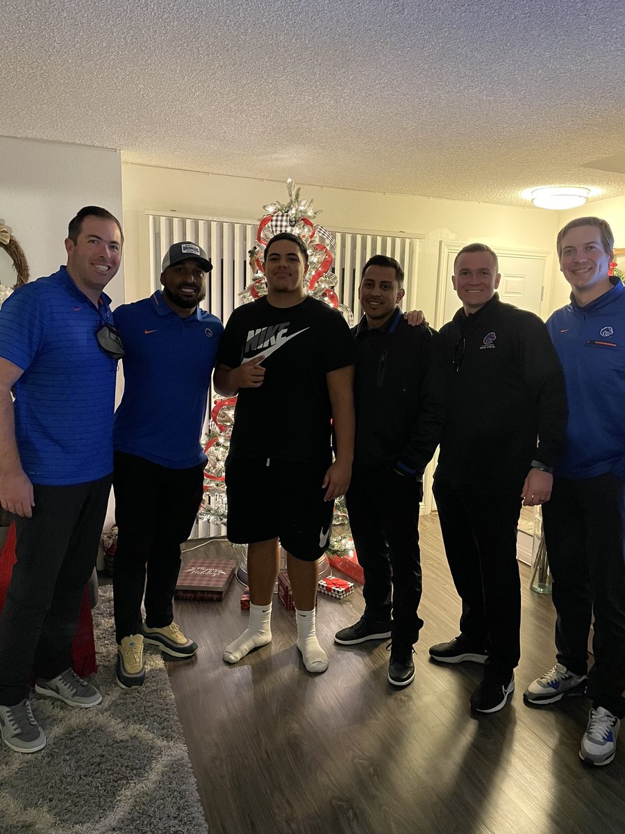 tysonmolioo_'s tweet photo. Great home visit with Boise State🔵🟠 ! #BL22DBLUE https://t.co/Ck0zOXaXvV