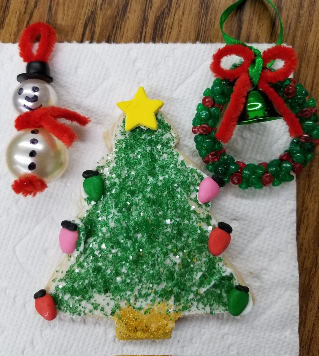 hollydye01's tweet image. Thank you @ShawnRumble1 for a wonderful Make &amp;amp; Take staff meeting and fun book! @HollowHillsEL1 #6thgrade #shoeboxfoosball #engineeringactivities