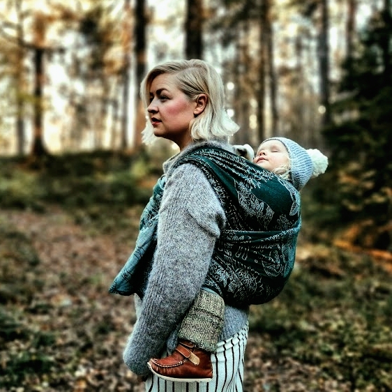 BirdiesRoom's tweet photo. A forest green seems to add to the cosiness of this wool blend DIDYMOS. Add the whimsical pattern of the Didymos Magic Forest weave and it makes for an impressive combination. 😍 Check out the details here...
https://t.co/uHMhcCHFaA
#birdiesroom #didymos #wovenwrap https://t.co/yiMU6OjIhh