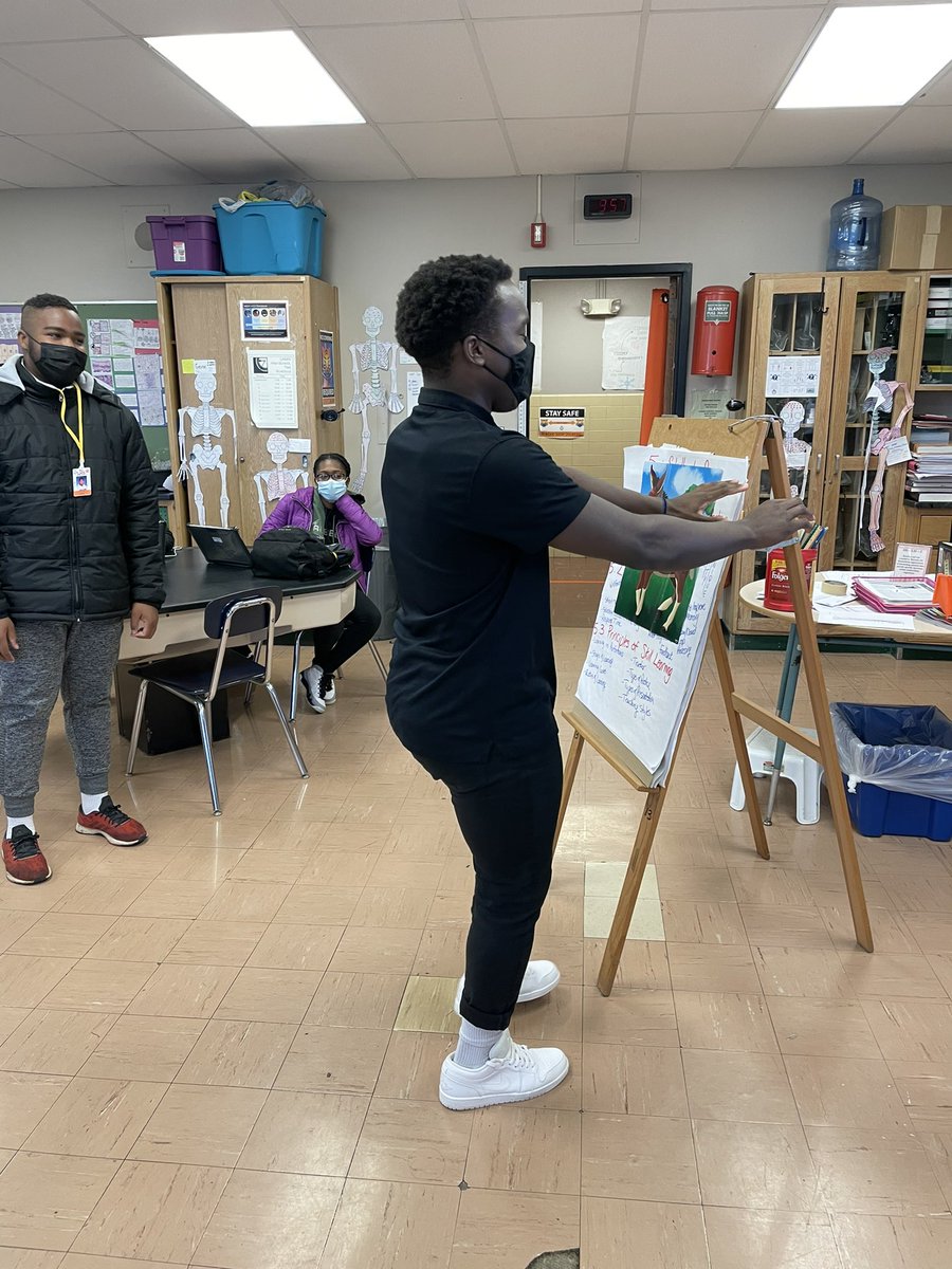 KGallagher_SCI's tweet image. we played some #pinthetailonthedonkey in #IBSEHS to  learn about the role of sensory input in 🧠 information processing, we compared our responses to exteroceptors and proprioceptors 😅 @LHS_NJ @Science_LHS @IB_DP #ExSci #ExerciseScience #anatomyteacher #playingislearning