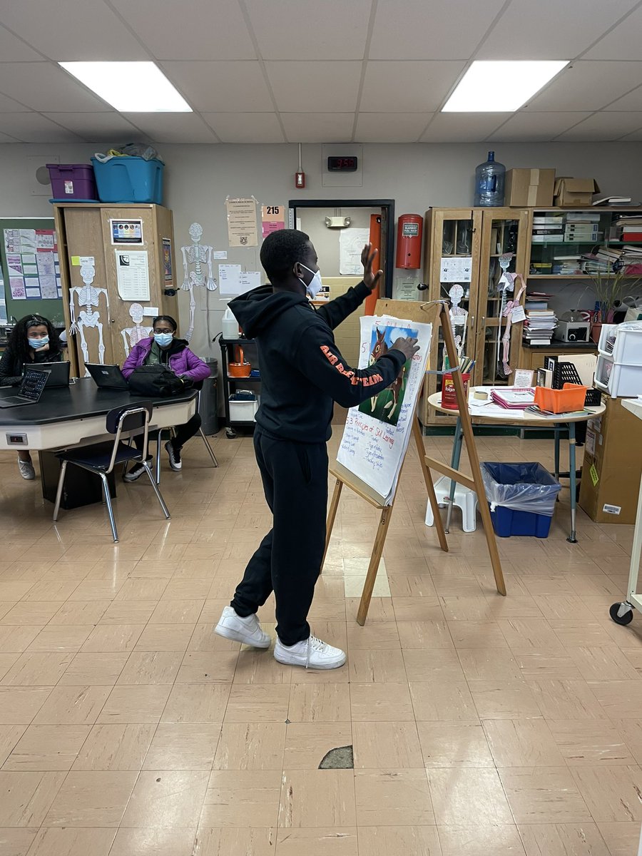 KGallagher_SCI's tweet image. we played some #pinthetailonthedonkey in #IBSEHS to  learn about the role of sensory input in 🧠 information processing, we compared our responses to exteroceptors and proprioceptors 😅 @LHS_NJ @Science_LHS @IB_DP #ExSci #ExerciseScience #anatomyteacher #playingislearning